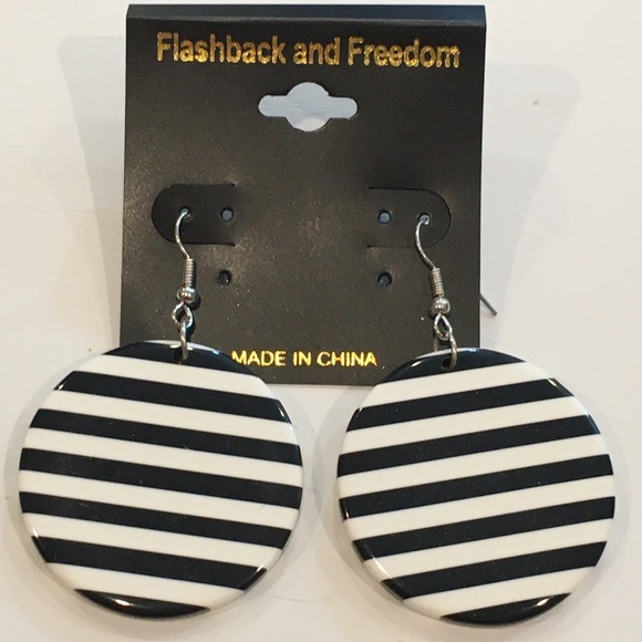 Black & White Stripe Circle Earrings - Picture 2 of 3